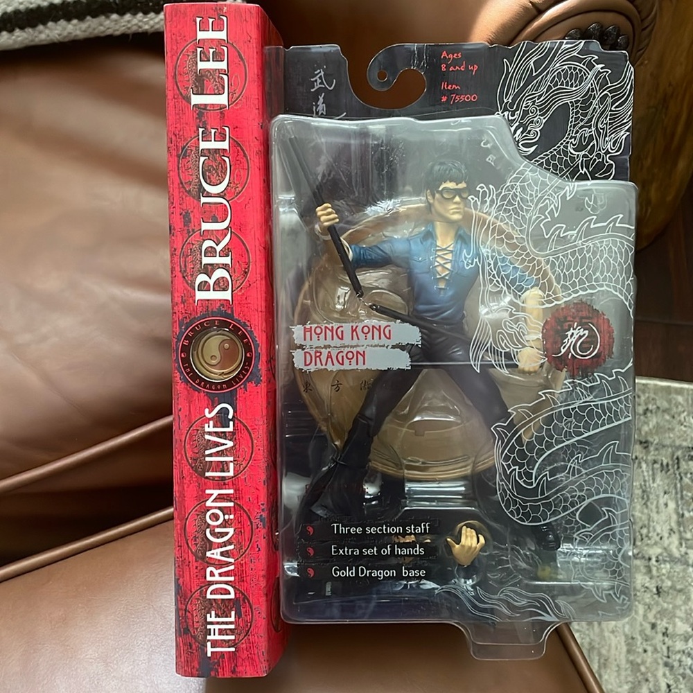 NIB 2001 Art Asylum "The Dragon Lives" Bruce Lee Hong Kong Dragon Action Figure